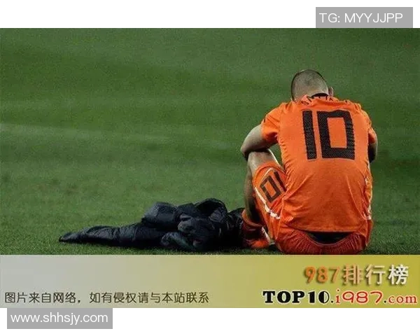 荷兰足球巨星荣膺足球先生背后故事及其辉煌成就解析 荷兰足球巨星荣膺足球先生背后故事及其辉煌成就解析