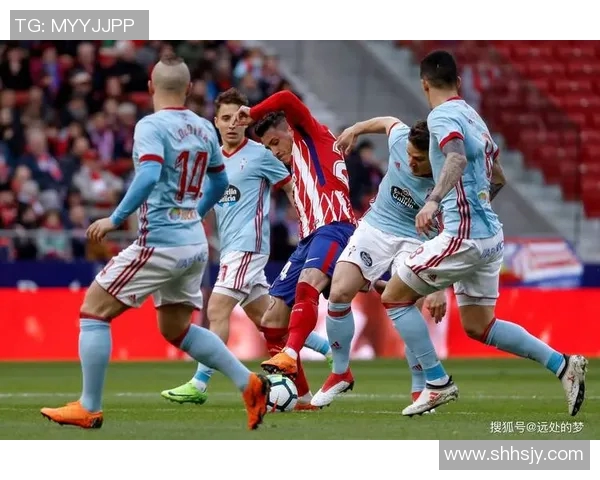 因伤退场的足球球星深度分析 他的受伤对球队的影响与未来复出的前景 因伤退场的足球球星深度分析 他的受伤对球队的影响与未来复出的前景