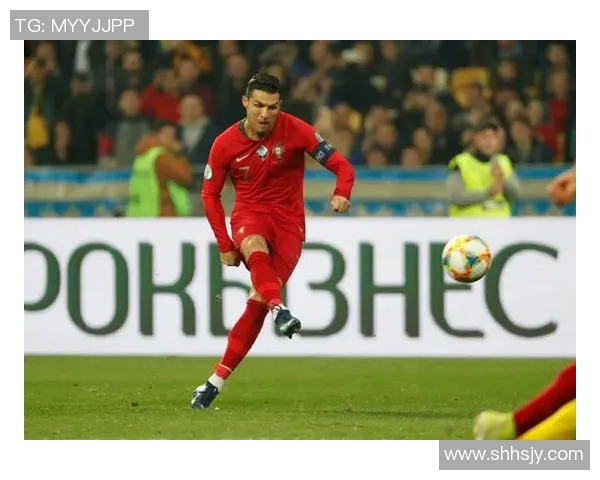 职业球星足球生涯揭秘：从青训到巅峰的奋斗与荣耀