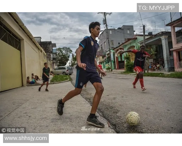 非哥传奇再现：从街头少年到世界足球巨星的奋斗历程